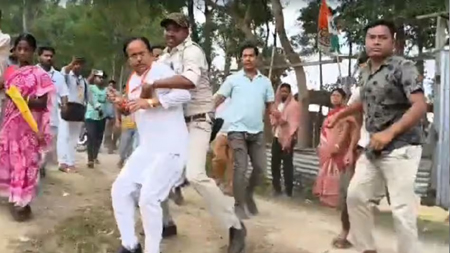 बंगाल चुनाव: दक्षिण दिनाजपुर में चुनावी हिंसा, BJP उम्मीदवार पर भीड़ का हमला, पुलिस के सामने मारपीट