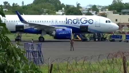 कुवैत से दिल्ली आ रही इंडिगो फ्लाइट को हाईजैक कर बम से उड़ाने की धमकी