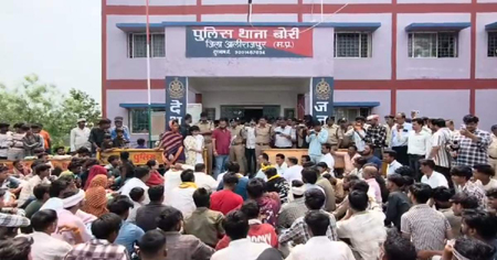 जघन्य वारदात को लेकर थाने के बाहर जनसैलाब: कैबिनेट मंत्री और कांग्रेस जांच समिति पहुंची