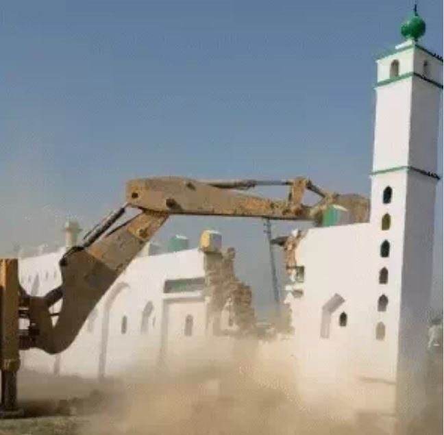 संभल में ईदगाह-इमामबाड़े को किया जमींदोज, महिला बोली, मंदिरों पर एक्शन क्यों नहीं