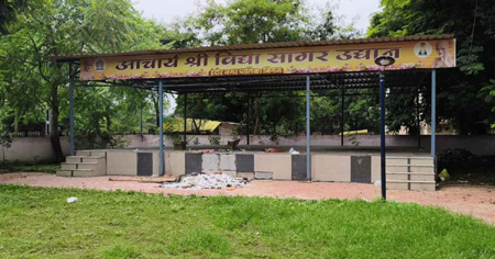 सार्वजनिक गार्डन में जैन संत का अंतिम संस्कार, रहवासियों ने जताई आपत्ति