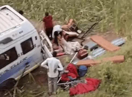 नाले में गिरी ट्रैवलर, 8 की मौत, 17 लोग घायल, एमपी से खाटूश्यामजी जा रही थी मिनी बस