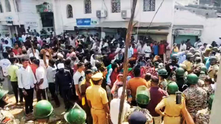 RSS के पथसंचालन रास्ते पर टकराव: जलगांव में पथराव के बाद पुलिस ने किया लाठीचार्ज, कई थानों की फोर्स तैनात
