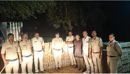 महिला के घर से मिला शराब का जखीरा, 28 लाख रुपए की अवैध शराब जब्त