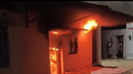 चार्जिंग पर लगी ई-स्कूटी में ब्लास्ट से घर में लगी भीषण आग, बेटी की शादी का सारा सामान जलकर खाक