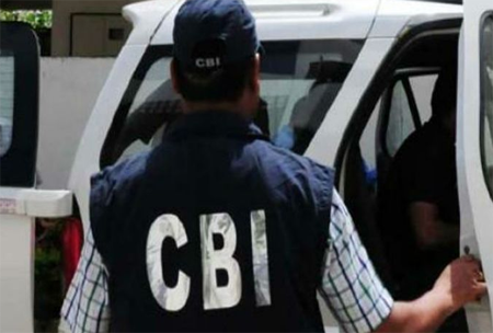CBI की 16 जगहों पर छापेमारी, सरकारी पैसे को रिश्तेदारों के खातों में भेजने का आरोप