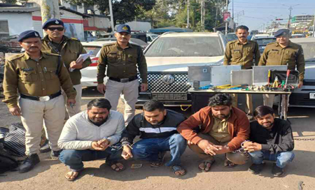 टेलीकॉम इंजीनियर ने बनाया गैंग, मोबाइल टावरों से चुराते थे बेस बैंड, 50 लाख का सामान बरामद