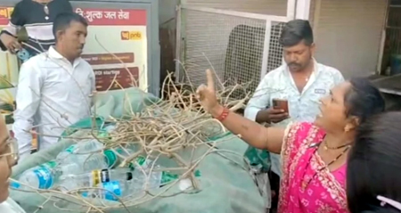 अतिक्रमण हटाने गई टीम पर हमला, महिला CMO को थप्पड़ मारने का आरोप, FIR दर्ज