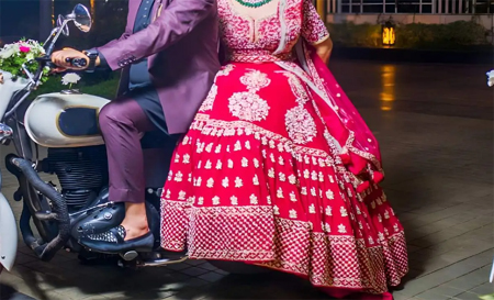 मेकअप कराने गई दुल्हन प्रेमी संग बाइक पर हुई फरार, वापस लौटी बारात