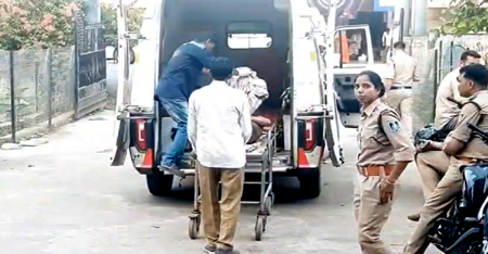 दर्दनाक हादसा: रसोईघर में गैस सिलेंडर फटने से पति की मौत, पत्नी गंभीर, कॉलोनी में मचा हड़कंप