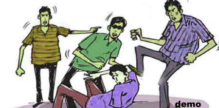 बेटे की गलती पर 70 वर्षीय पिता की चप्पल से पिटाई कर पिलाया पेशाब, वीडियो बनाकर किया वायरल