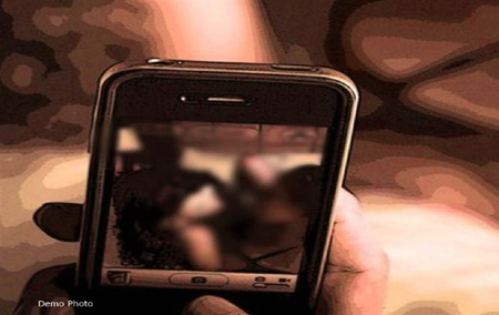 शिक्षक की शर्मनाक हरकत : क्लास में छात्राओं को दिखाए अश्लील वीडियो, गिरफ्तार, सस्पेंड