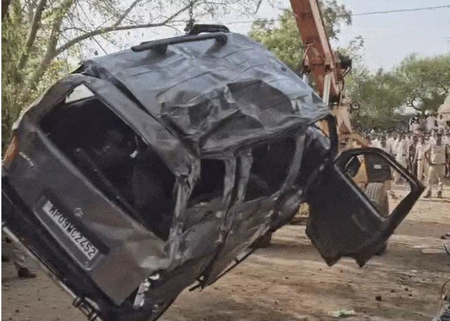 बाइक से टकराने बाद कुआं में गिरा वाहन 12 की मौत , 4 लड़ रहे मौत से जंग