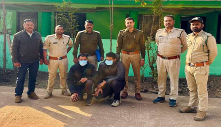 पटवारी और इंजीनियर भेजे गए जेल: दोनों जंगल में आधी रात को पकड़े गए थे ....