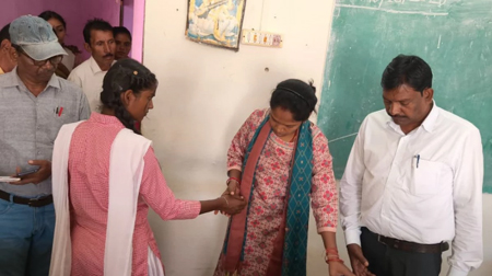 पीएम श्री विद्यालय में प्राचार्य की बर्बरता!, छात्राओं की बेरहम पिटाई... 3 बेहोश, एक का टूटा हाथ