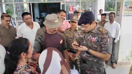 थाने में गर्भवती महिला और पति के उतरवाए कपड़े, बेल्ट और डंडों से पीटा, एसपी ने चार पुलिसकर्मियों को किया निलंबित