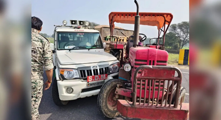रेत माफिया की दबंगई: SDM की गाड़ी को ट्रैक्टर से मारी टक्कर