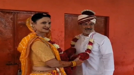    ओरछा घूमने आये एक विदेशी जोड़े ने हिंदू रीति रिवाज से की मैरिज