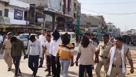 फिल्मी स्टाइल में रंगदारी: जेल से आया ‘गुलाबी पर्चा’, 5 लाख नहीं दिए तो दुकान पर अंधाधुंध फायरिंग, गैंग के 3 शूटर दबोचे